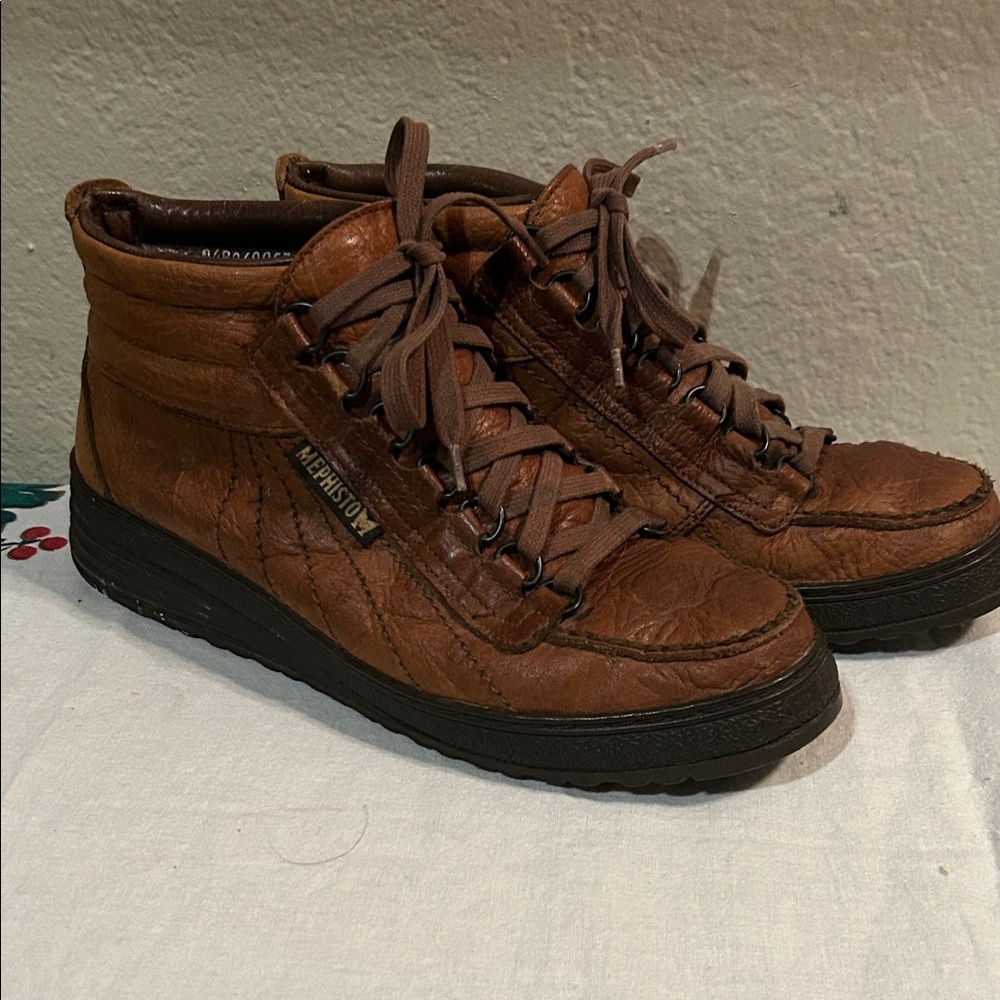 Vintage Women’s Mephisto Trampolin Chukka Boots
